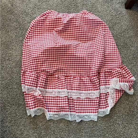 Chic Red Gingham High-Low Skirt with Lace - Picture 5 of 6
